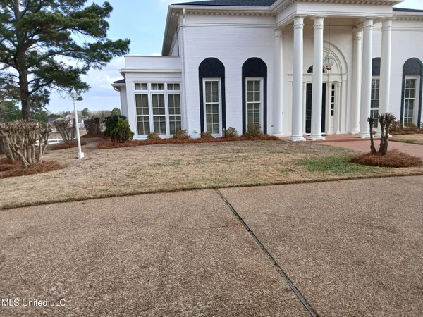 $1,016,000 | 8 12 Oaks Place, Madison, MS 39110