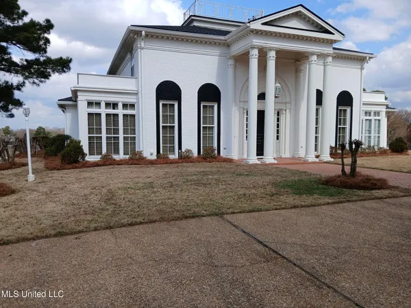 $1,016,000 | 8 12 Oaks Place, Madison, MS 39110