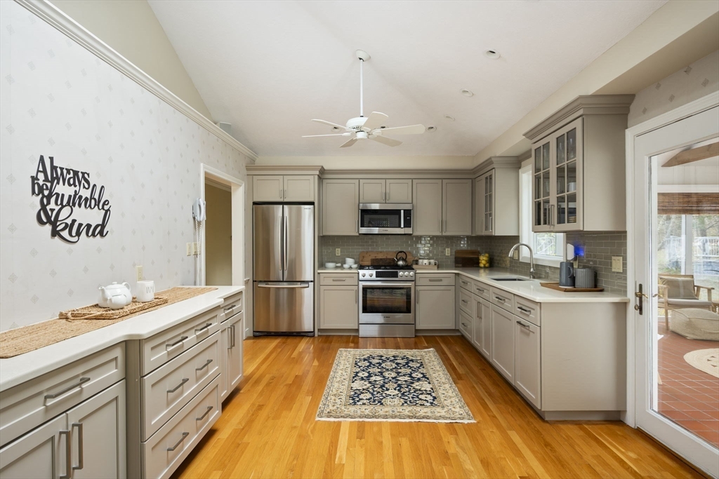 115 Pilgrim Road Braintree, MA 02184 - Photo 8 of 42