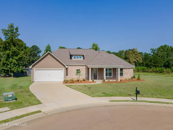 $389,900 | 118 Trace Pointe Place, Clinton, MS 39056