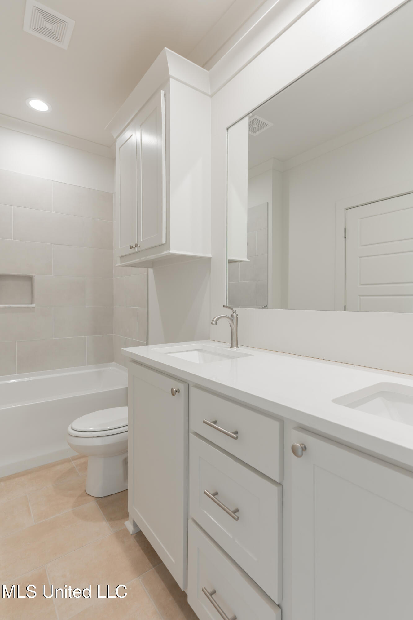 118 Trace Pointe Place Clinton, MS 39056 - Photo 59 of 74 61-JackandJillBathroom.