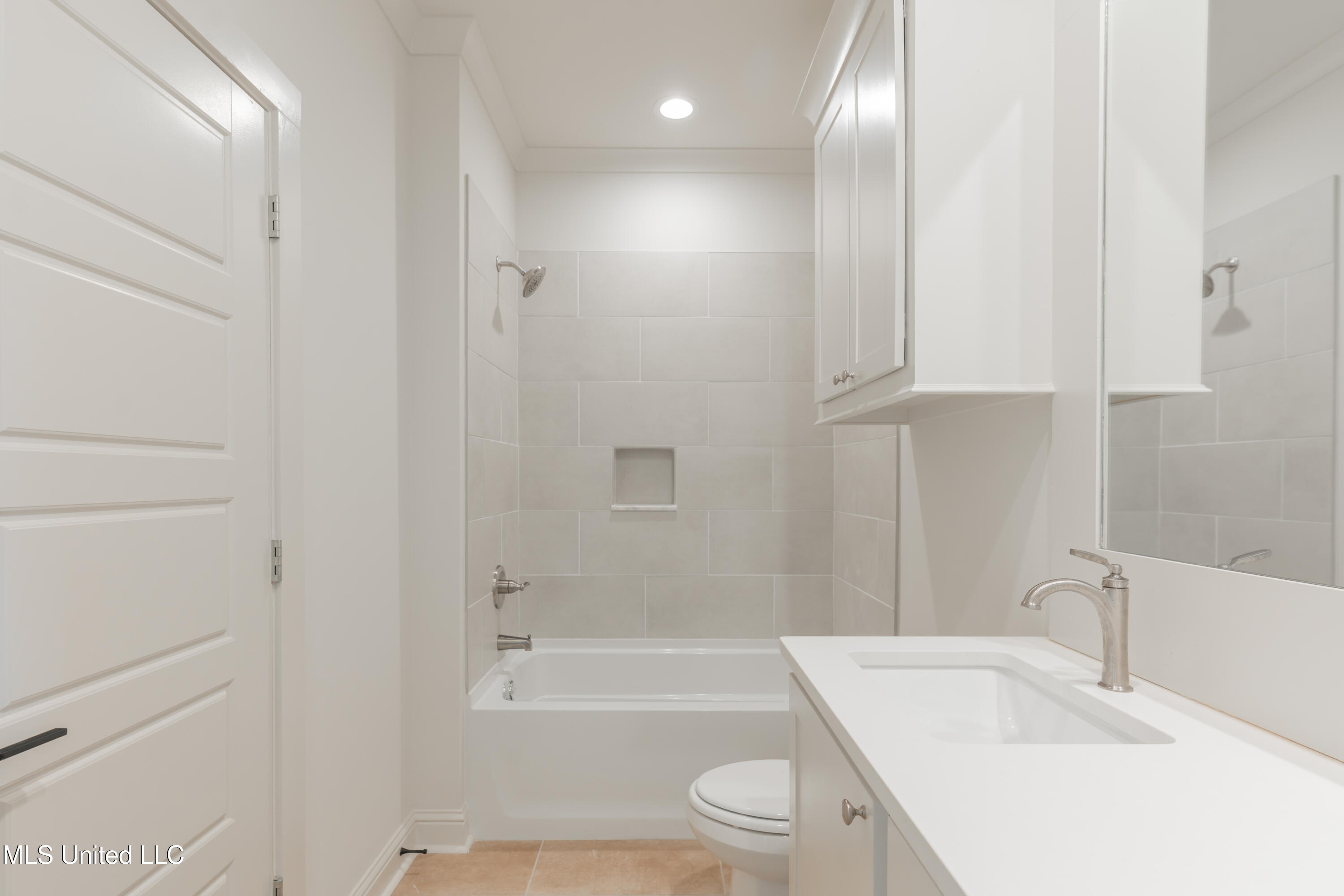 118 Trace Pointe Place Clinton, MS 39056 - Photo 60 of 74 62-JackandJillBathroom.