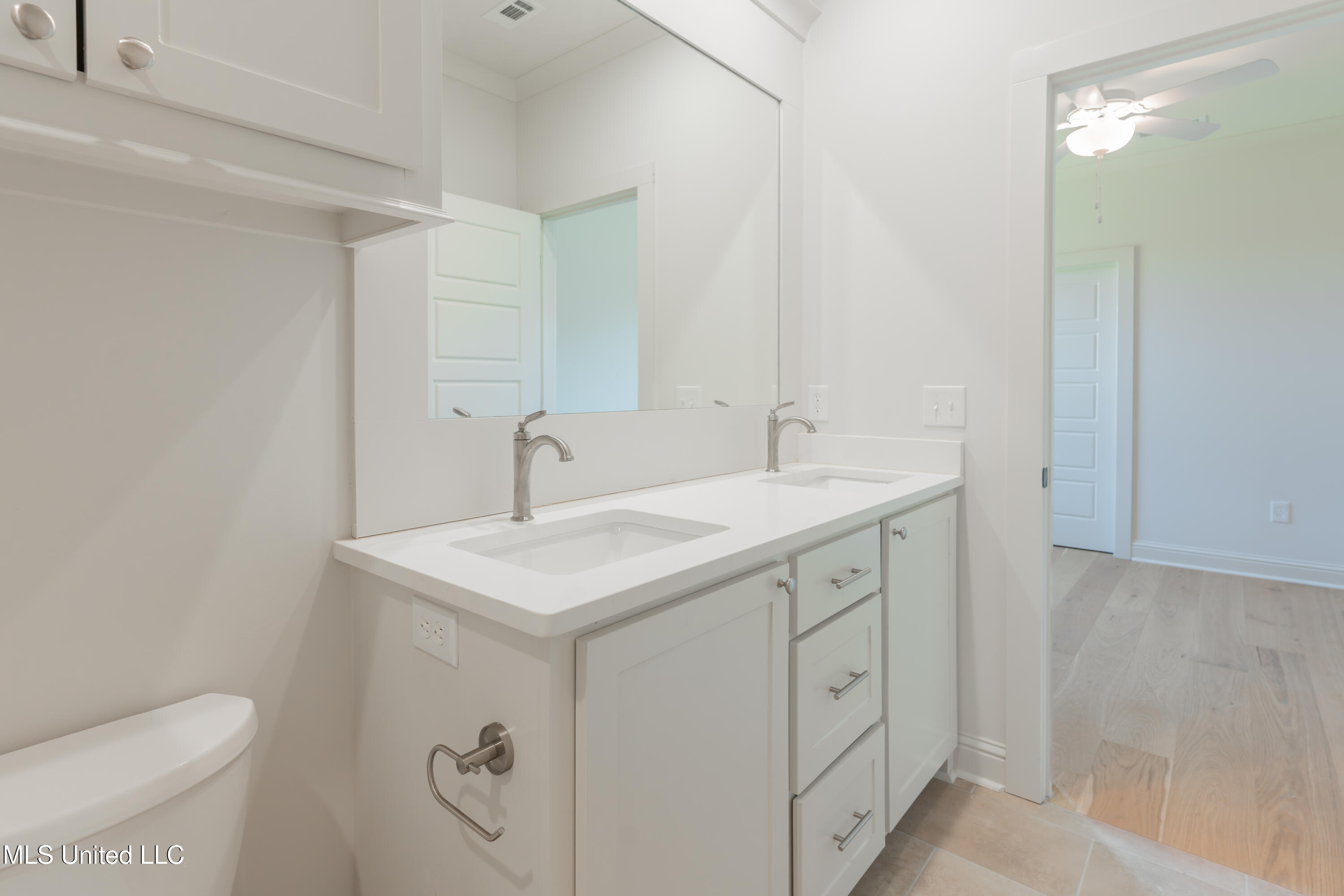 118 Trace Pointe Place Clinton, MS 39056 - Photo 61 of 74 63-JackandJillBathroom.