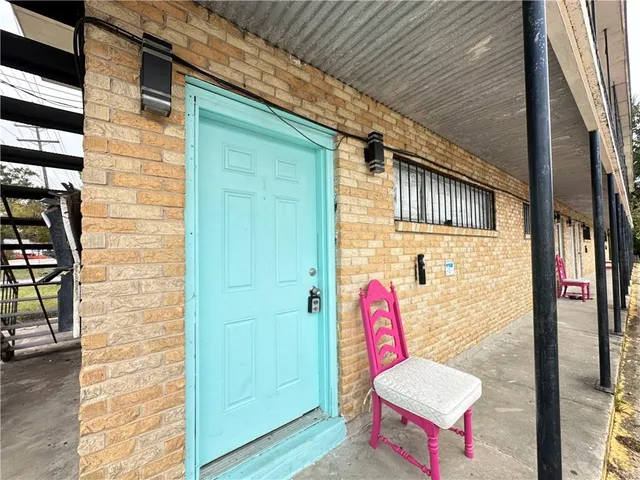 $950 | 519 Hamilton Street, Unit 1, Gretna, LA 70053