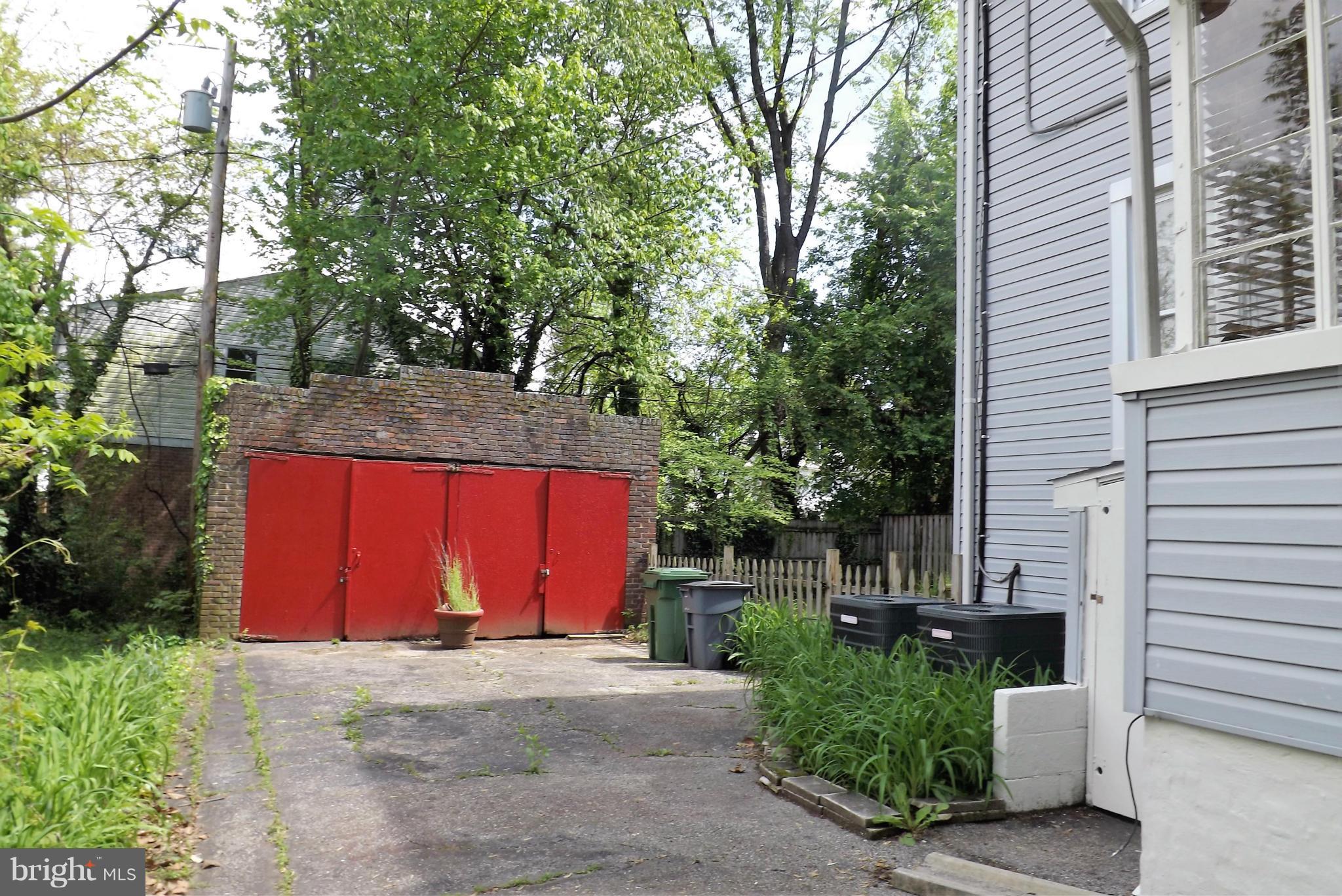 5311 Wendley Road Baltimore, MD 21229 - Photo 3 of 21 driveway