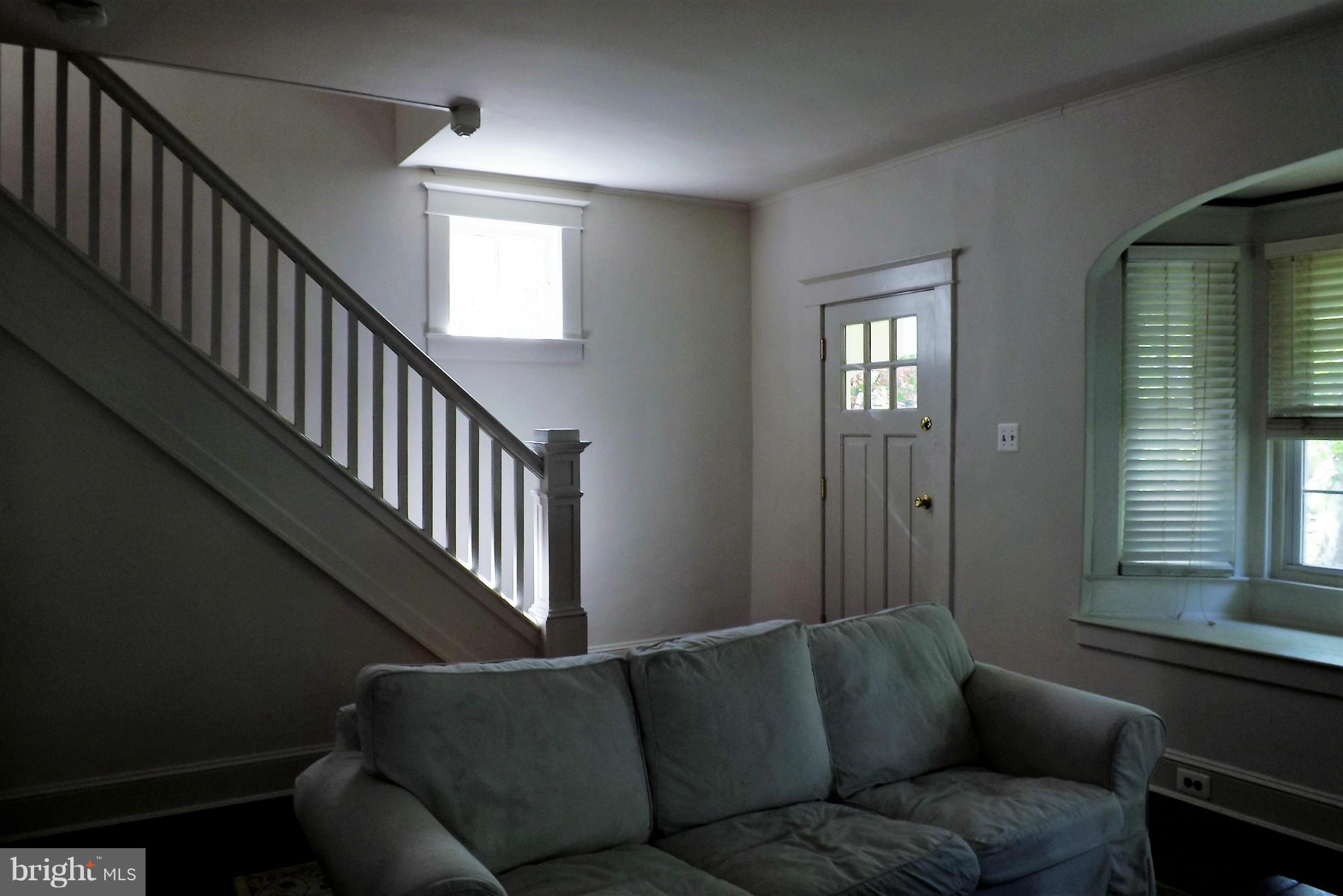 5311 Wendley Road Baltimore, MD 21229 - Photo 8 of 21 Living Room
