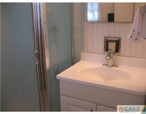 3 Mccue Road Morganville, NJ 07751 - Photo 20 of 23 Gallery Image 20