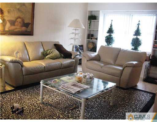 3 Mccue Road Morganville, NJ 07751 - Photo 7 of 23 Gallery Image 7