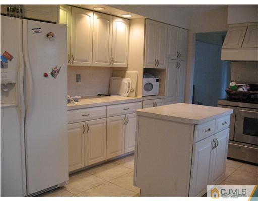 3 Mccue Road Morganville, NJ 07751 - Photo 9 of 23 Gallery Image 9