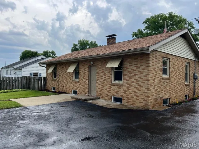 $191,500 | 2704 Greenwood Lane, Godfrey, IL 62035