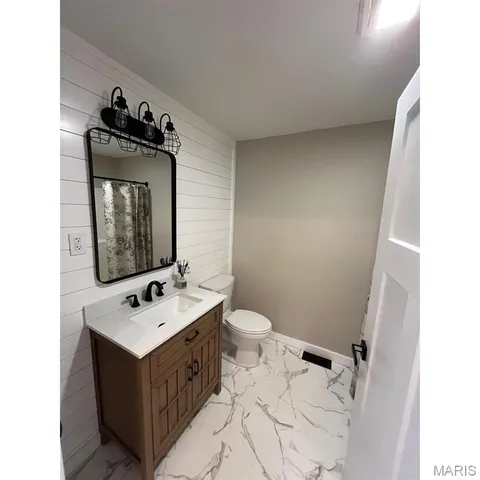 $191,500 | 2704 Greenwood Lane, Godfrey, IL 62035