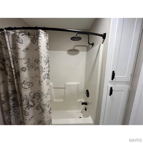 $191,500 | 2704 Greenwood Lane, Godfrey, IL 62035