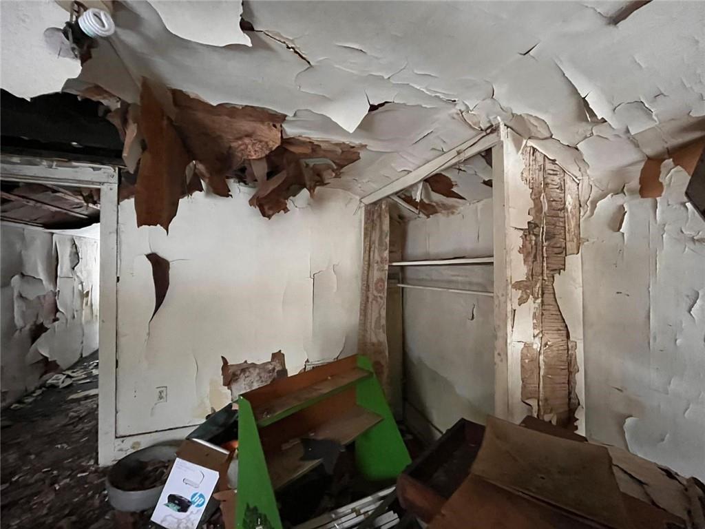 832 Oak Avenue Rochester, PA 15074 - Photo 15 of 50 a view of walk in closet