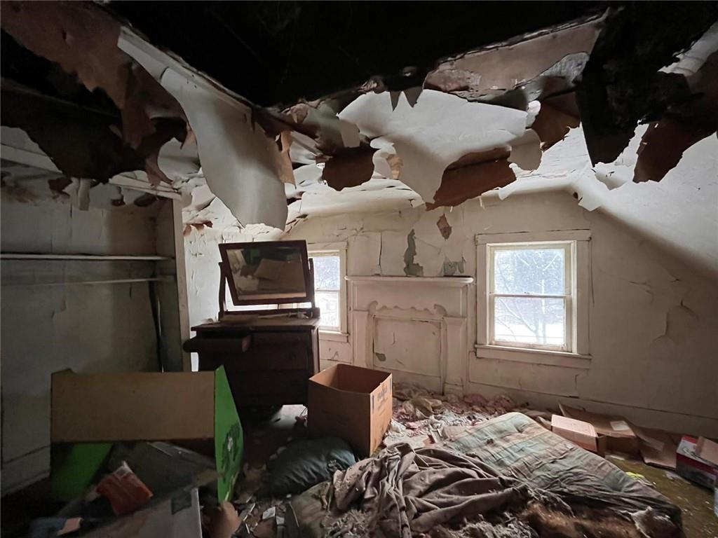 832 Oak Avenue Rochester, PA 15074 - Photo 21 of 50 a bed room with a bed and a window