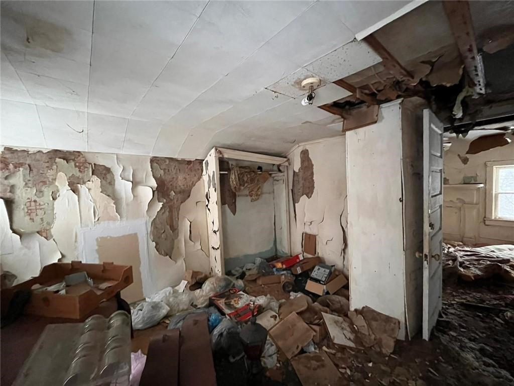 832 Oak Avenue Rochester, PA 15074 - Photo 22 of 50 a room with lots of different colored cloths