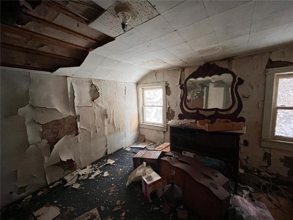 832 Oak Avenue Rochester, PA 15074 - Photo 24 of 50 a living room with furniture