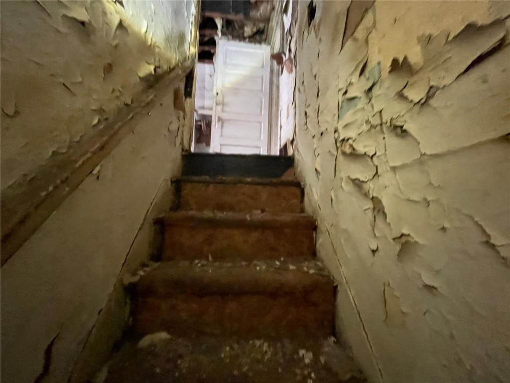 832 Oak Avenue Rochester, PA 15074 - Photo 26 of 50 a view of entryway