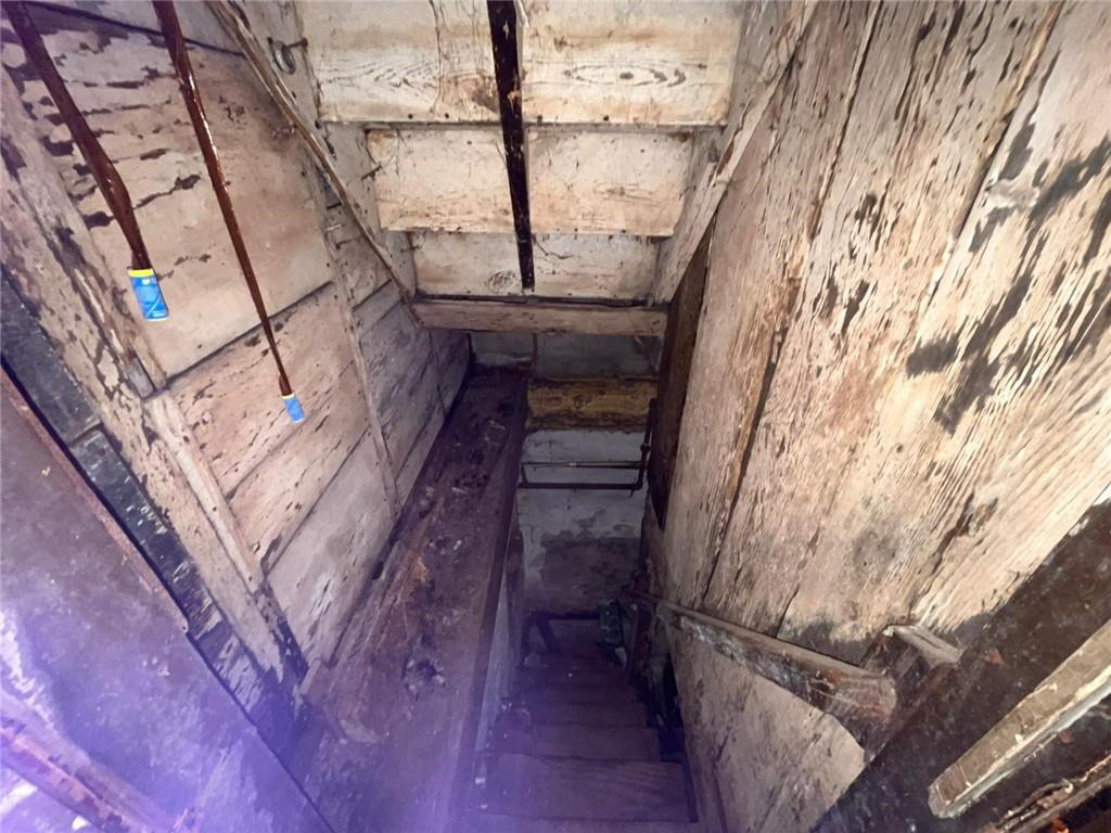 832 Oak Avenue Rochester, PA 15074 - Photo 29 of 50 a view of entryway