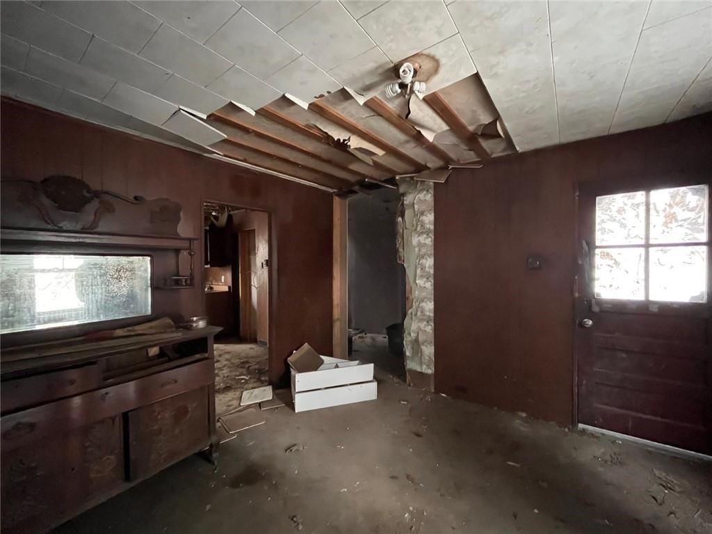 832 Oak Avenue Rochester, PA 15074 - Photo 40 of 50 a living room with furniture