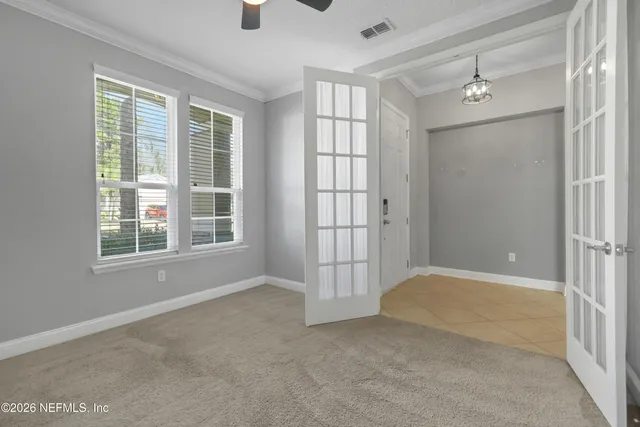 en view of empty room with window