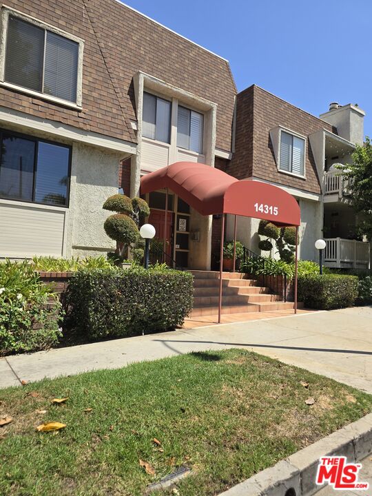 14315 Riverside Drive, Unit 105 Sherman Oaks, CA 91423 - Photo 2 of 48