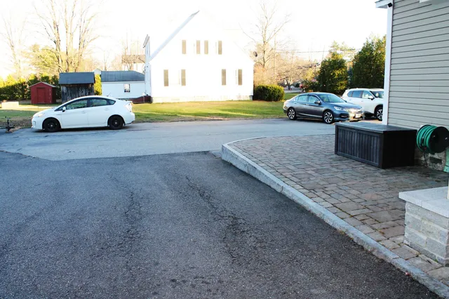 $1,900 | 57 South Mast Street, Unit 2, Goffstown, NH 03045