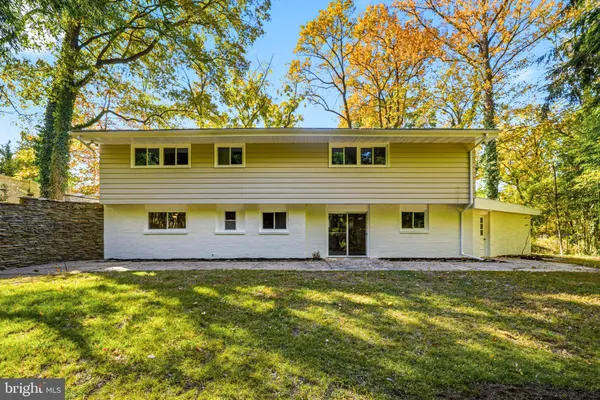 a front view of house with yard