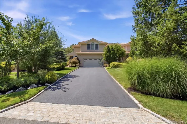 $3,189,000 | 323 Baltustrol Circle, Roslyn, NY 11576