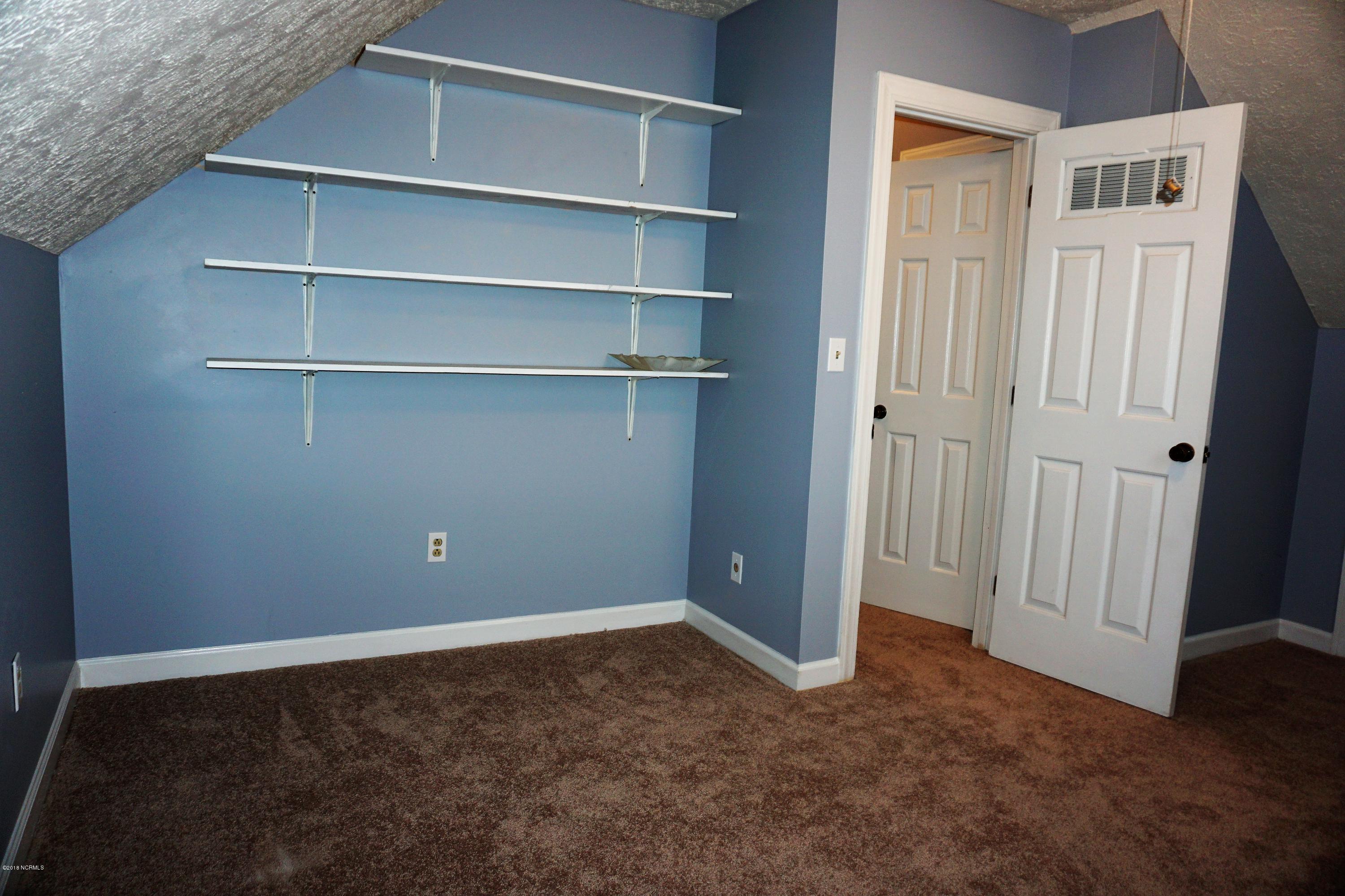218 Gibbs Road New Bern, NC 28560 - Photo 16 of 51 1st Bedroom