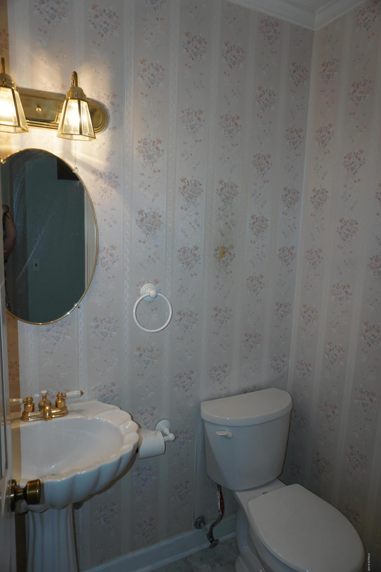218 Gibbs Road New Bern, NC 28560 - Photo 38 of 51 Another half bath down
