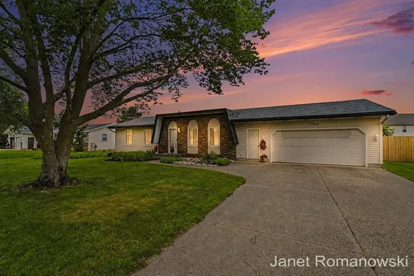 $399,900 | 1789 Pleasantwood Drive, Jenison, MI 49428