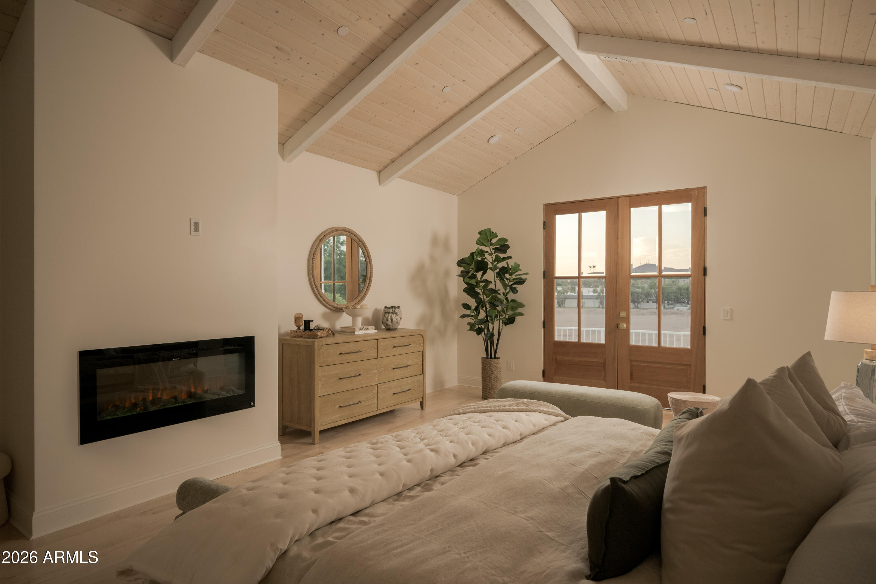 32 West Linger Lane Phoenix, AZ 85021 - Photo 13 of 31 Master Bedroom