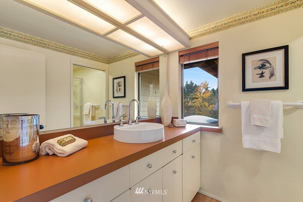 8586 Hunts Point Lane Hunts Point, WA 98004 - Photo 22 of 25