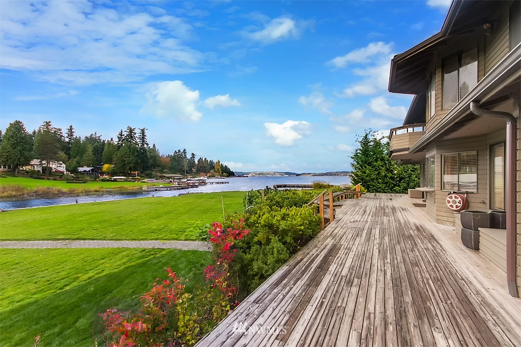 8586 Hunts Point Lane Hunts Point, WA 98004 - Photo 4 of 25