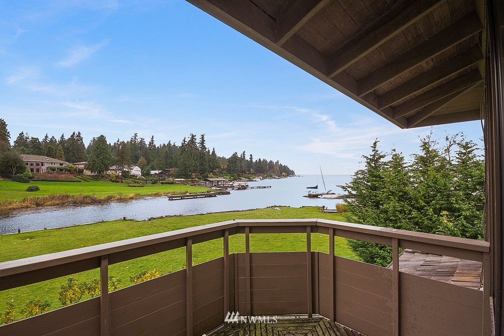 8586 Hunts Point Lane Hunts Point, WA 98004 - Photo 5 of 25