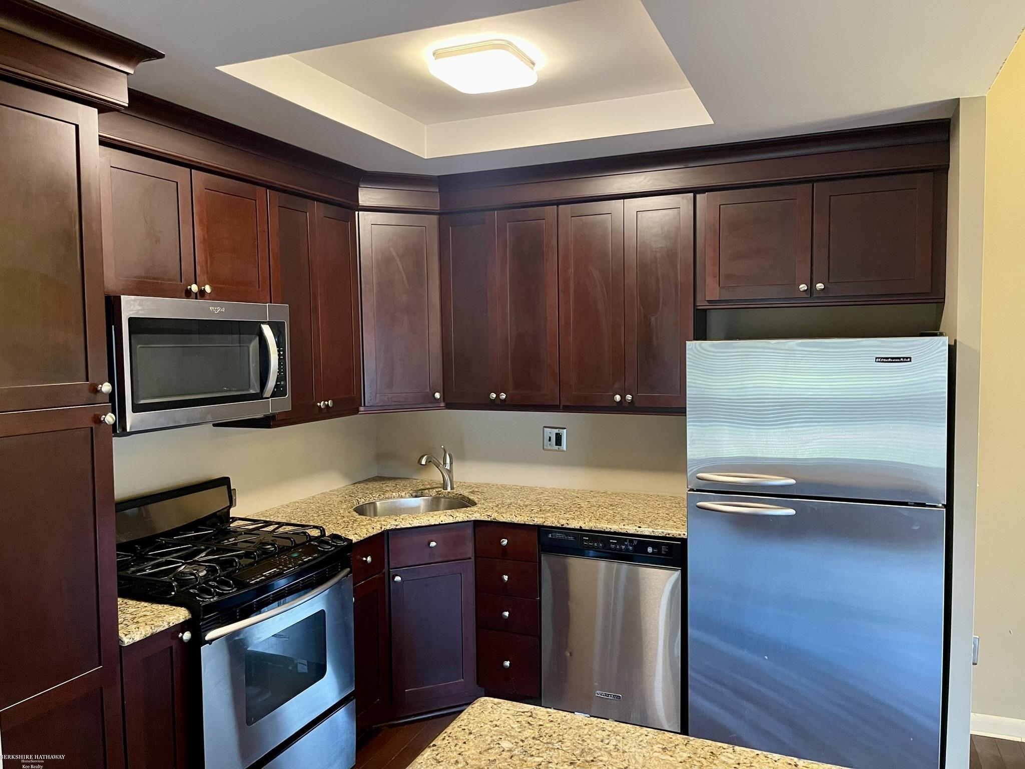 891 Lafayette Court Rochester, MI 48307 - Photo 9 of 27 Updated Kitchen