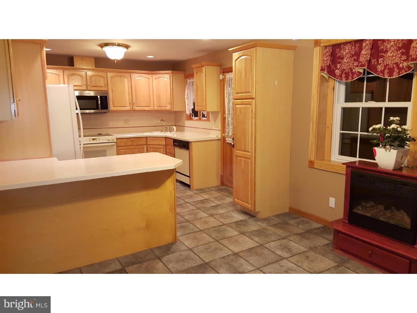 778 Bluebell Road Warminster, PA 18974 - Photo 3 of 14 Gallery Image 3