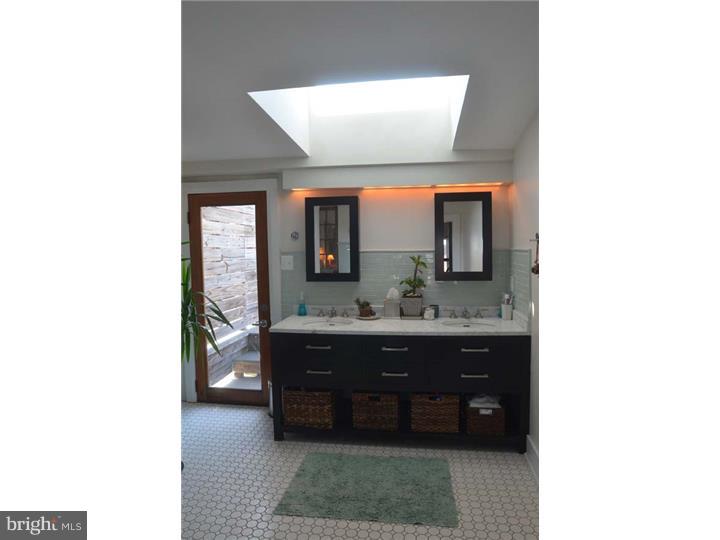 1412 Tasker Street Philadelphia, PA 19145 - Photo 20 of 25 Bathroom