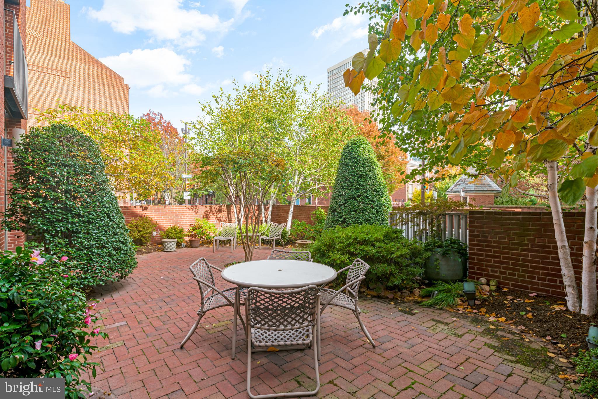 300 Spruce Street Philadelphia, PA 19106 - Photo 11 of 66