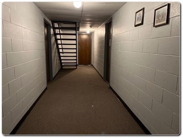 15 Lawrence Road, Unit 20 Rowley, MA 01969 - Photo 4 of 22 a view of a hallway