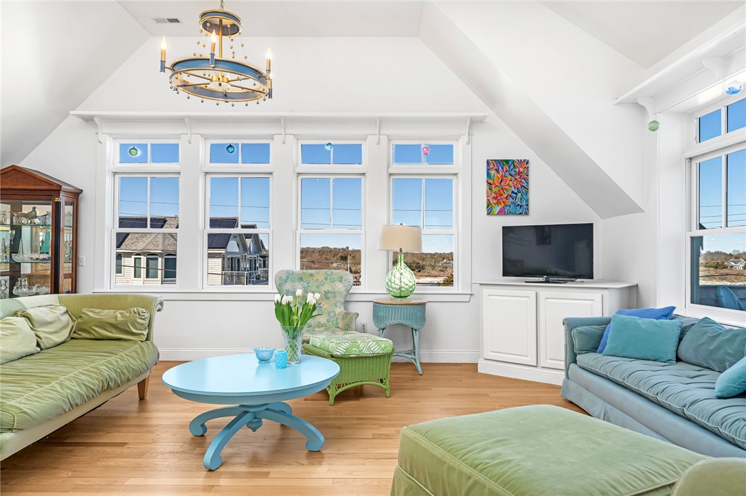 7 Clarkes Village Road Jamestown, RI 02835 - Photo 12 of 50 Living room