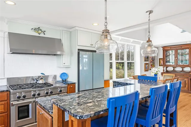 $2,195,000 | 7 Clarkes Village Road, Jamestown, RI 02835