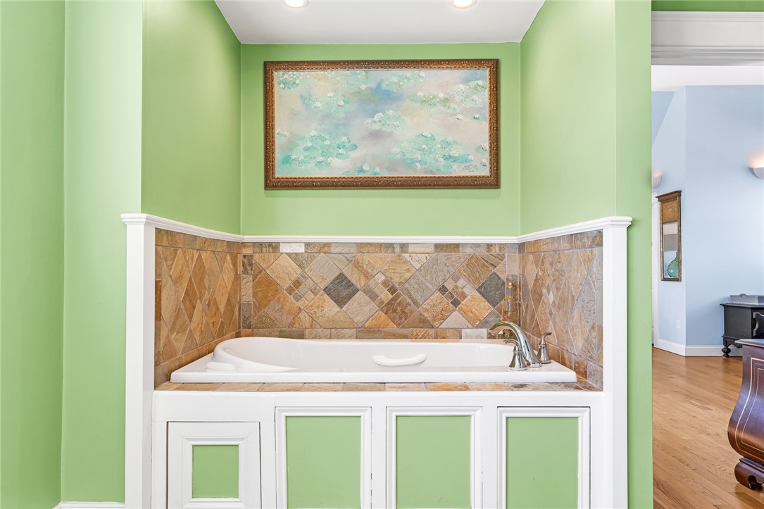 7 Clarkes Village Road Jamestown, RI 02835 - Photo 34 of 50 Primary bath