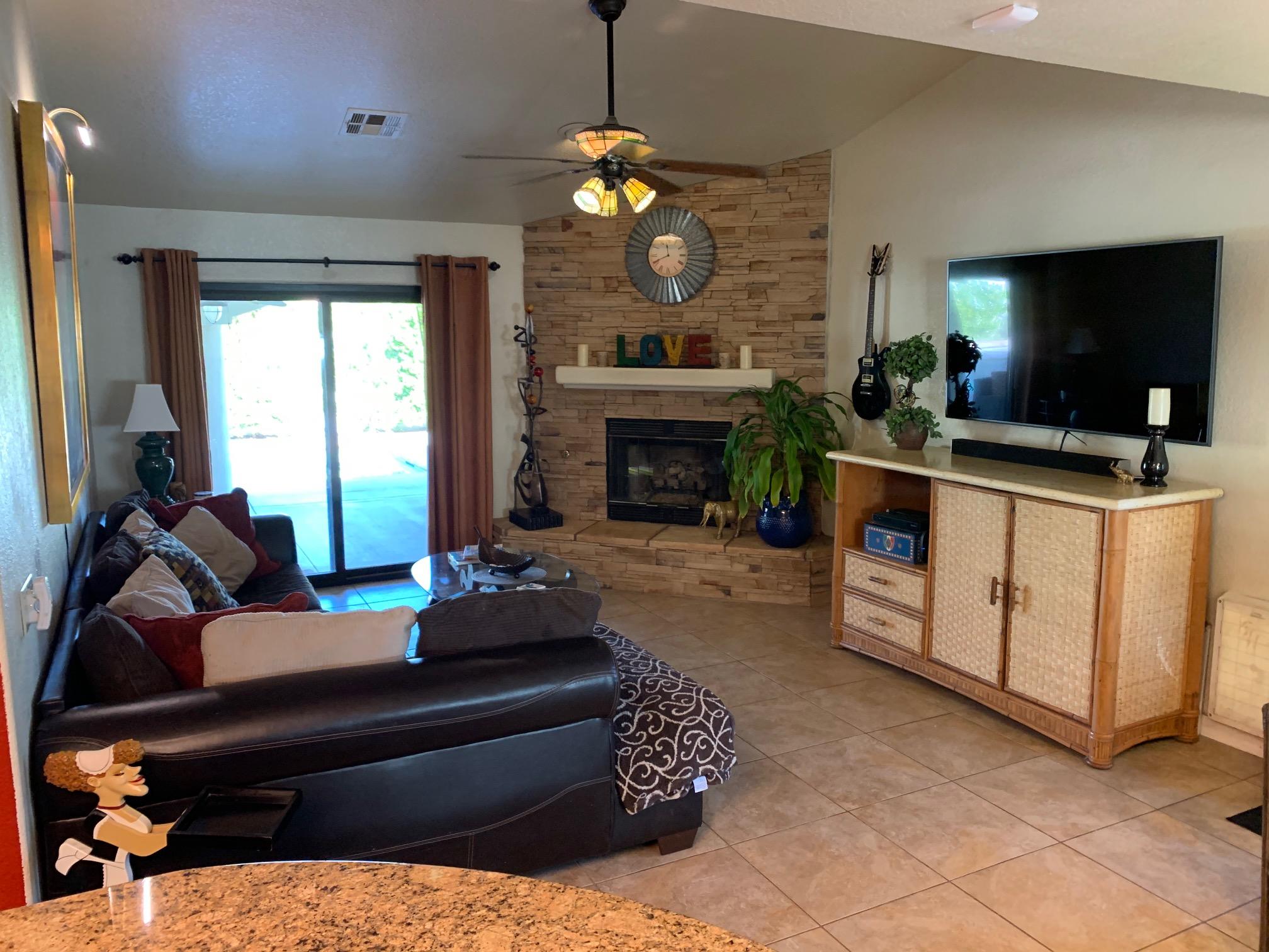 2080 East Rochelle Road Palm Springs, CA 92262 - Photo 15 of 15 Rochelle Family Room
