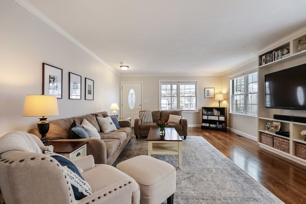 110 Maple Street, Unit 110 Needham, MA 02492 - Photo 9 of 23 Gallery Image 9