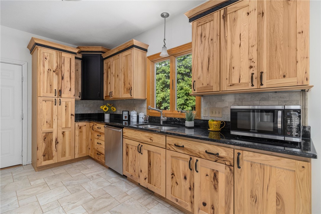 60 Arrowhead Way Warwick, RI 02886 - Photo 4 of 50