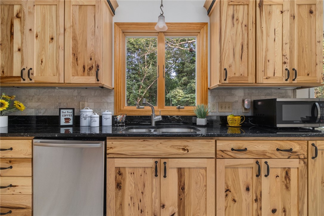 60 Arrowhead Way Warwick, RI 02886 - Photo 5 of 50