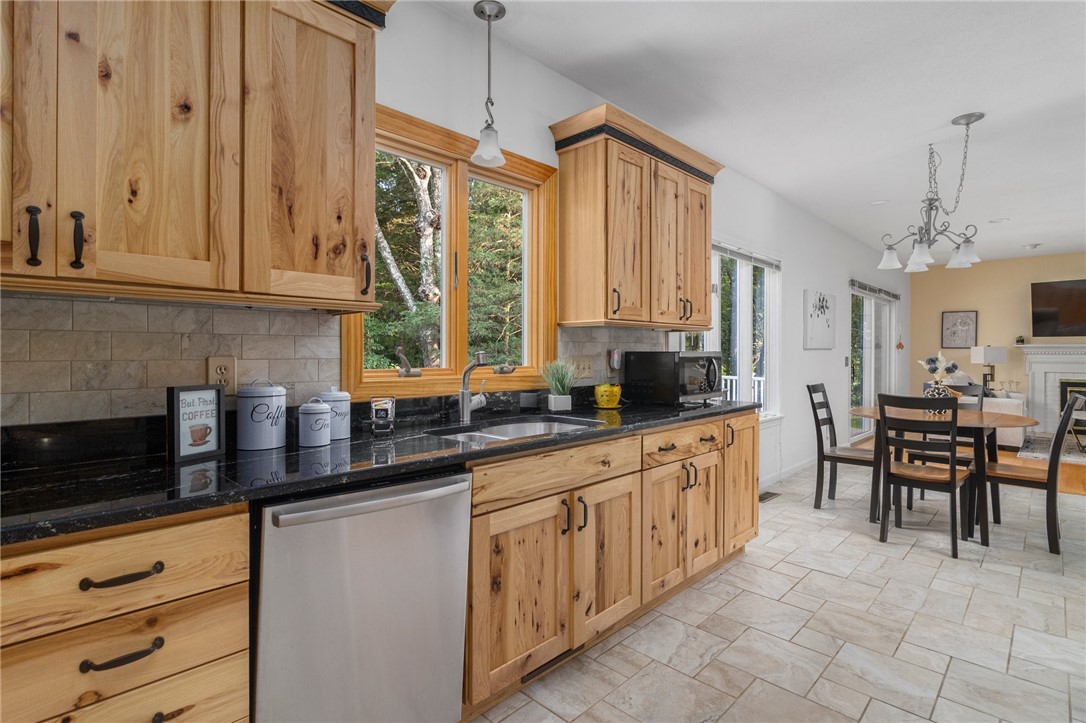 60 Arrowhead Way Warwick, RI 02886 - Photo 8 of 50