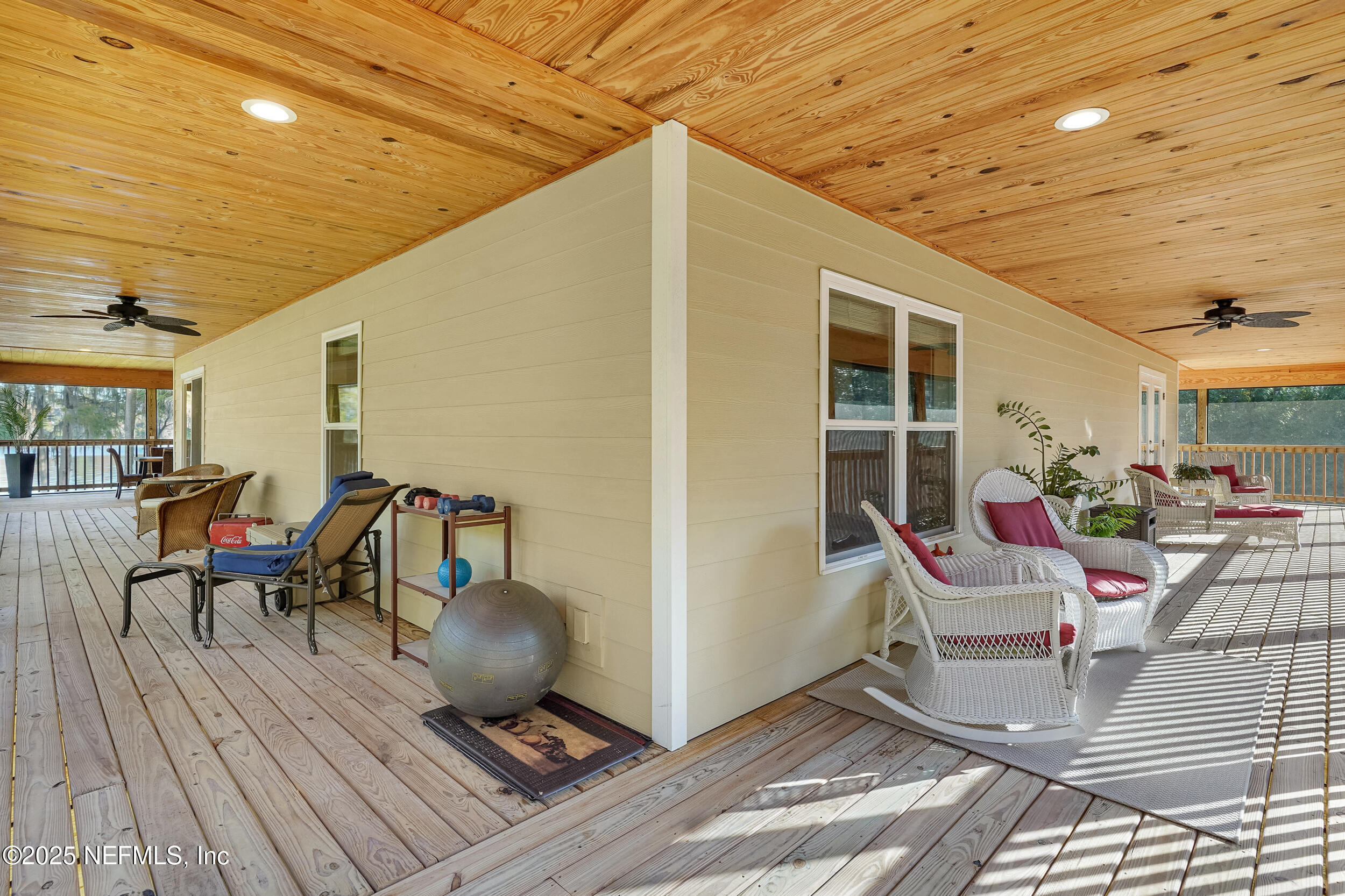 122 Drayton Island Road Georgetown, FL 32139 - Photo 19 of 58 a outdoor space with lots of chairs and chandelier
