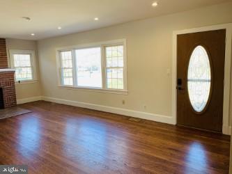 4060 School Road Broomes Island, MD 20615 - Photo 3 of 26 Front Door/Living Room